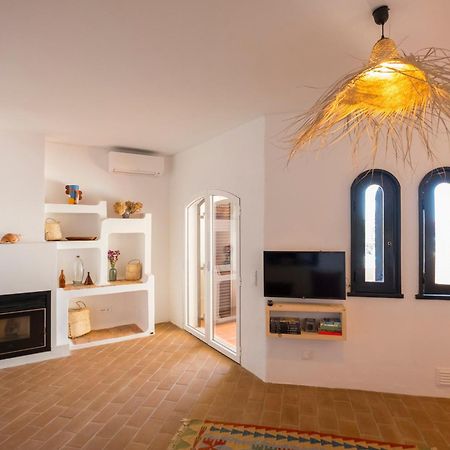Cozy Beach Apartment W/ Sea View, Free Parking & Ac Carvoeiro  Bagian luar foto