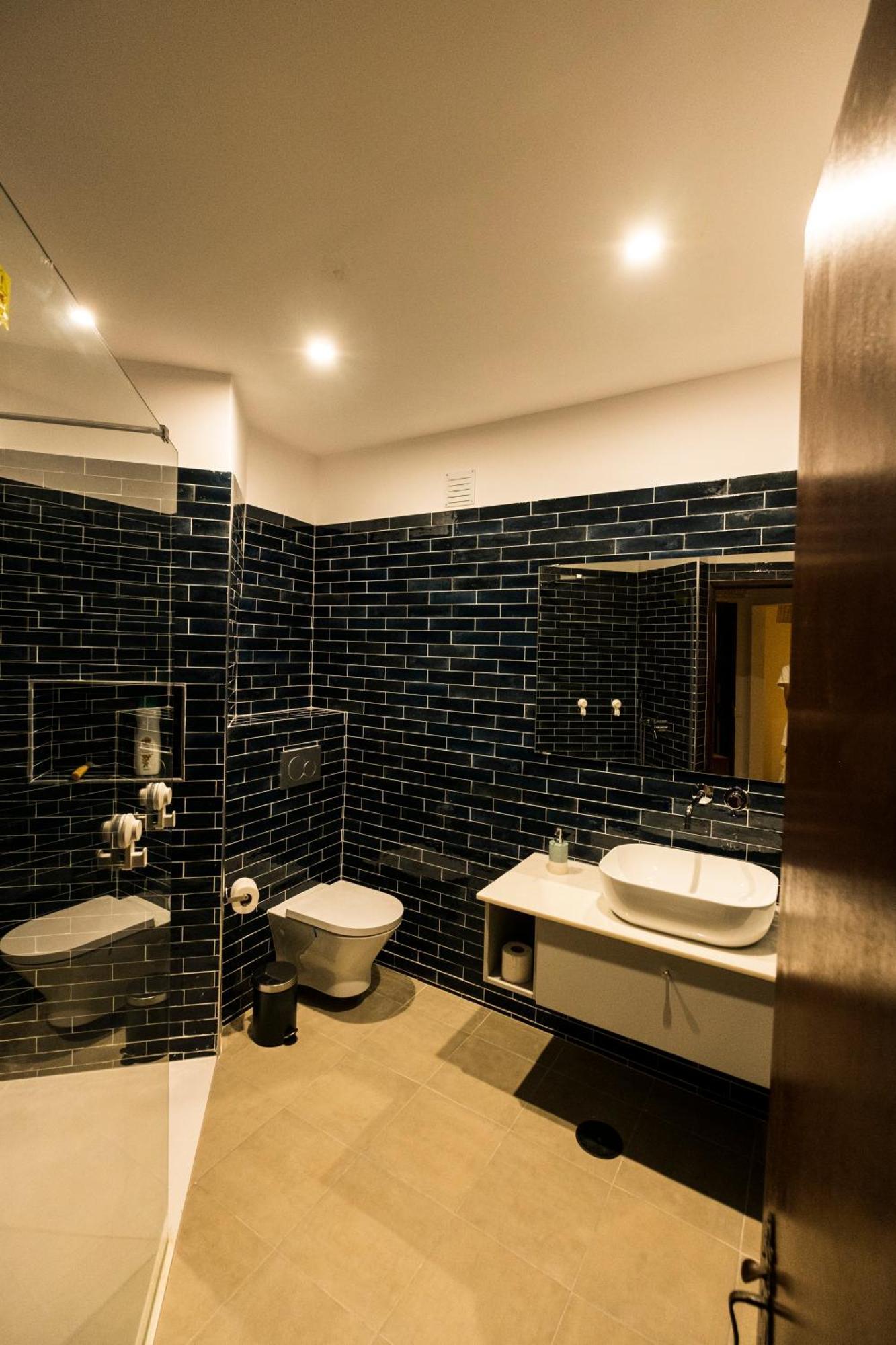 Cozy Beach Apartment W/ Sea View, Free Parking & Ac Carvoeiro  Bagian luar foto